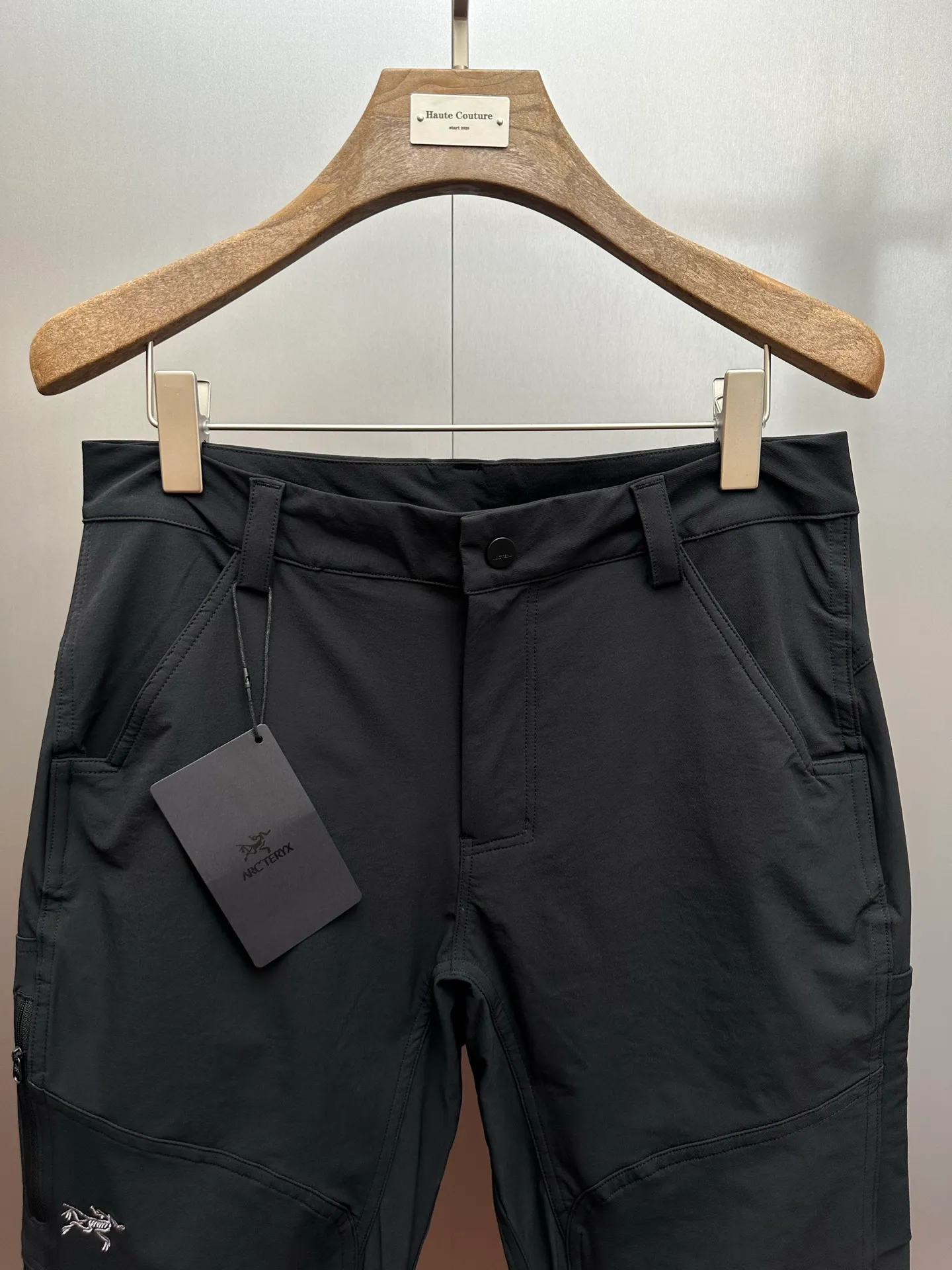 ARC'TERYX CRONIN COTTON PANT ， ， ， ， 。 ， ， 。 ， ， 。 ，Versatile ， 、 ， 。 ：Black，Gray Sizes：M-3x L